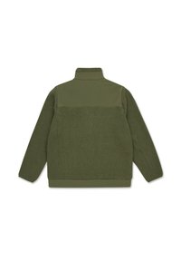 Giacca verde oliva con colletto alto, schiena in pile testurizzato e pannelli di tessuto liscio sulle spalle e maniche. Presenta una vestibilità dritta.