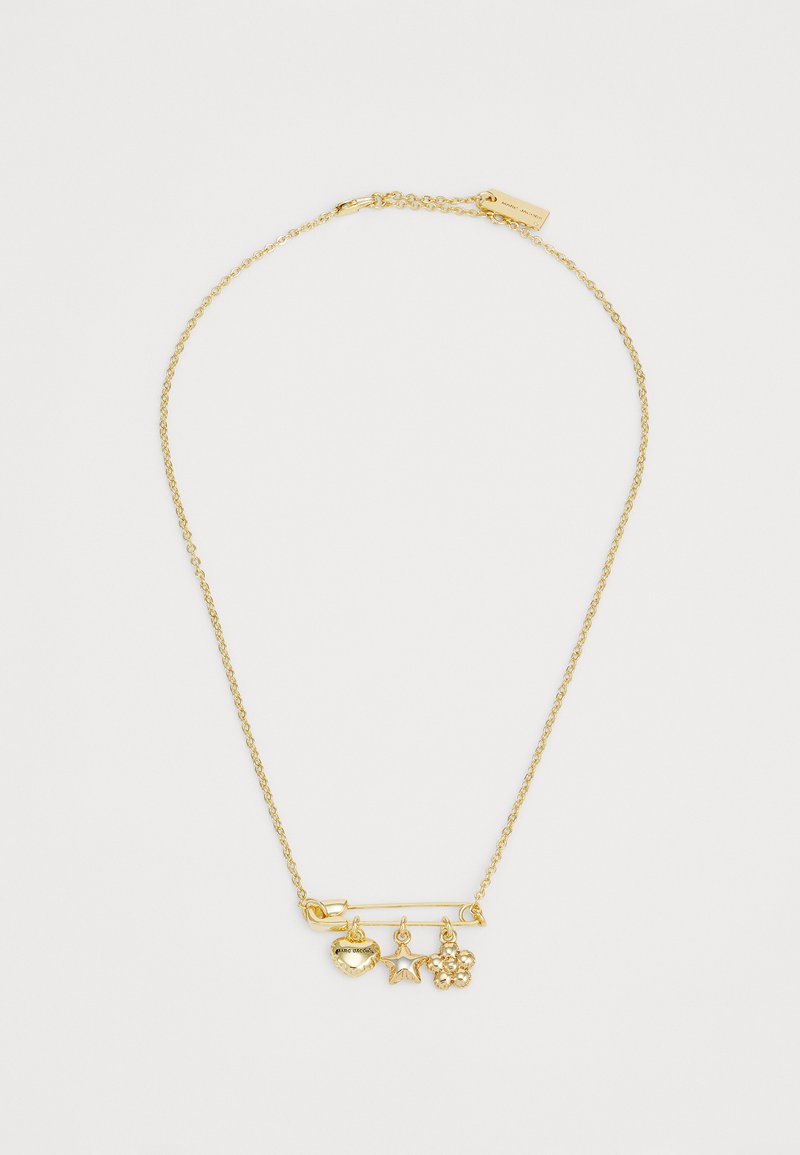 Colier din metal auriu cu un lanț, având barete cu charmuri în formă de inimă, stea și floare. Oferă un finisaj texturat cu un design elegant.