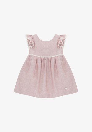 Vestido rosa claro para niño pequeño con mangas con volantes y ribete de encaje, cintura fruncida y pequeño botón decorativo cerca del dobladillo.