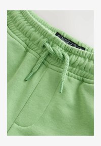 Unselected, mottled light green