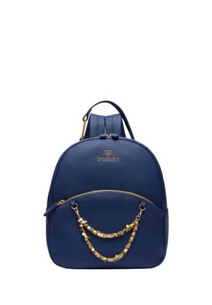 Zaino blu navy con cerniera dorata, due decorazioni a catena dorate, spallacci regolabili e logo "braccialini" dorato sul davanti.