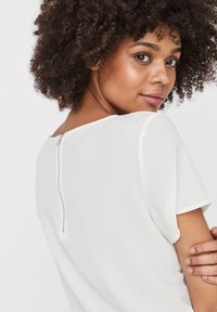 Vero Moda Curve VMSASHA ZIP - Blůza - white