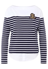 Camicia a maniche lunghe a righe orizzontali blu navy e bianca con orlo a strati bianchi e una toppa ricamata d'oro sul petto.