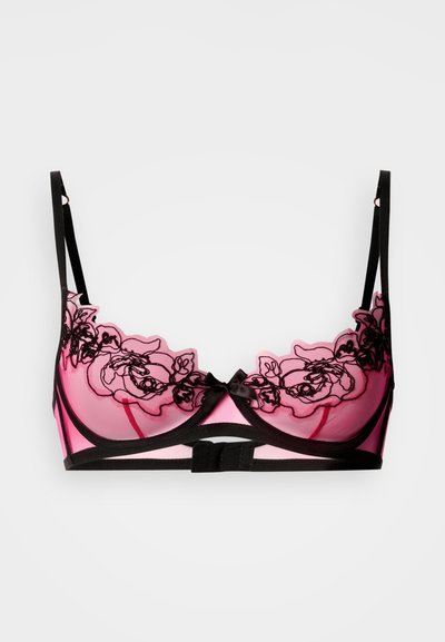 Sujeción de encaje negro con tela rosa translúcida, con bordado floral, tirantes ajustables y un pequeño lazo negro en el centro.