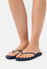 Roxy SANDY III - Sapatos para piscina - blue indigo