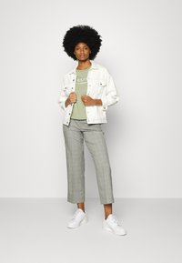 Marc O'Polo ROUND NECK - T-shirt estampada - breezy mint