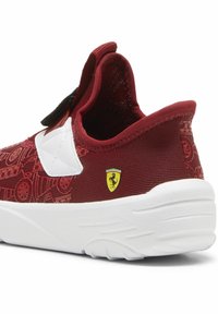 Puma SCUDERIA FERRARI - Slip-ons - intense red rosso corsa