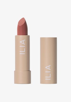 Rossetto ILIA in un astuccio cilindrico beige. La mina è di un morbido colore rosa con una finitura liscia e leggermente lucida.