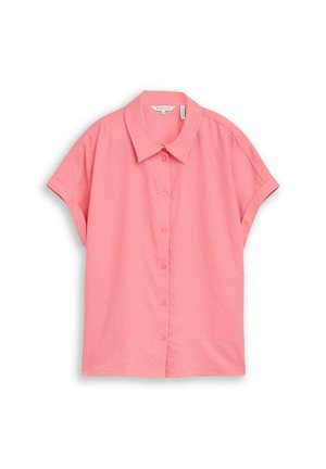 Chemise rose à manches courtes avec boutons, poignets pliés et col pointu, présentée à plat sur fond blanc.
