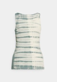 Ein figurbetontes Tanktop mit einem hellen und dunklen Türkis-Tie-Dye-Muster, aus einem strukturierten Stoff gefertigt, mit Rundhalsausschnitt und ohne Ärmel.