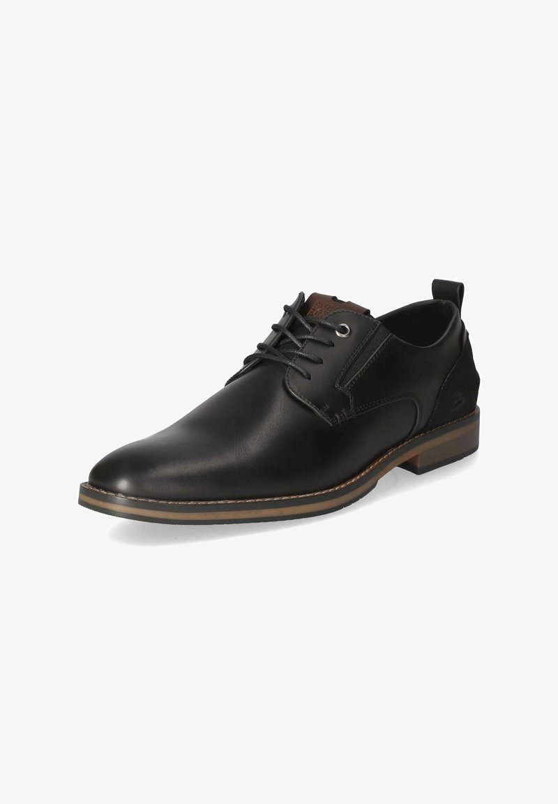 Zapato de vestir de hombre de cuero negro con cordones delanteros, borde de suela marrón y tacón bajo sobre fondo blanco.