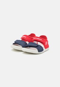 New Balance IOSPS UNISEX - Sandalen - true red