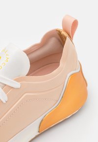 adidas by Stella McCartney Zapatillas de entrenamiento - coral