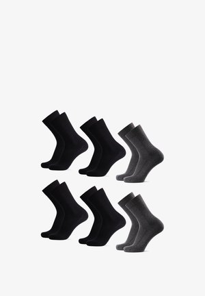 Pakka kuusi sukkia: kolme mustaa, kolme tummanharmaata. Nyrkkipituiset, riipputukkuiset, sileä rakenne, yhtenäinen väri, eikä kuvioita tai logoja.