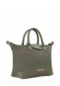 Sac à main vert avec deux poignées supérieures, coins inférieurs arrondis et logo doré détaillé. Fabriqué en matériau lisse avec un design minimaliste.