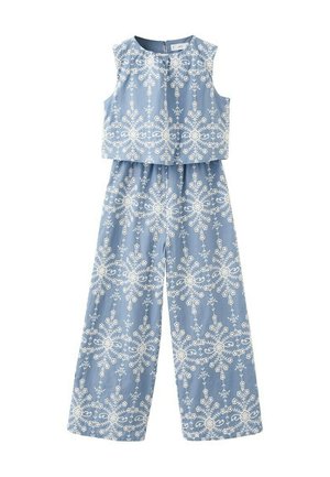 Mono sin mangas de color azul claro con piernas anchas, que presenta un intrincado bordado floral blanco y cierre trasero con cremallera.