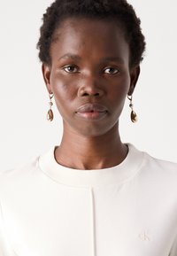 Calvin Klein Jeans MILANO T SHIRT DRESS - Haljina od žerseja - tofu