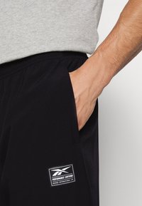 Reebok Teplákové kalhoty - black