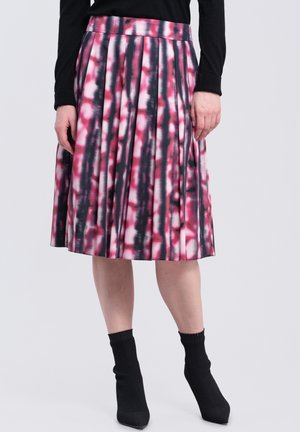 Plissé rok in een roze, witte en zwarte abstracte patroon; gemaakt van een soepele stof; middellange snit met een aansluitende tailleband.