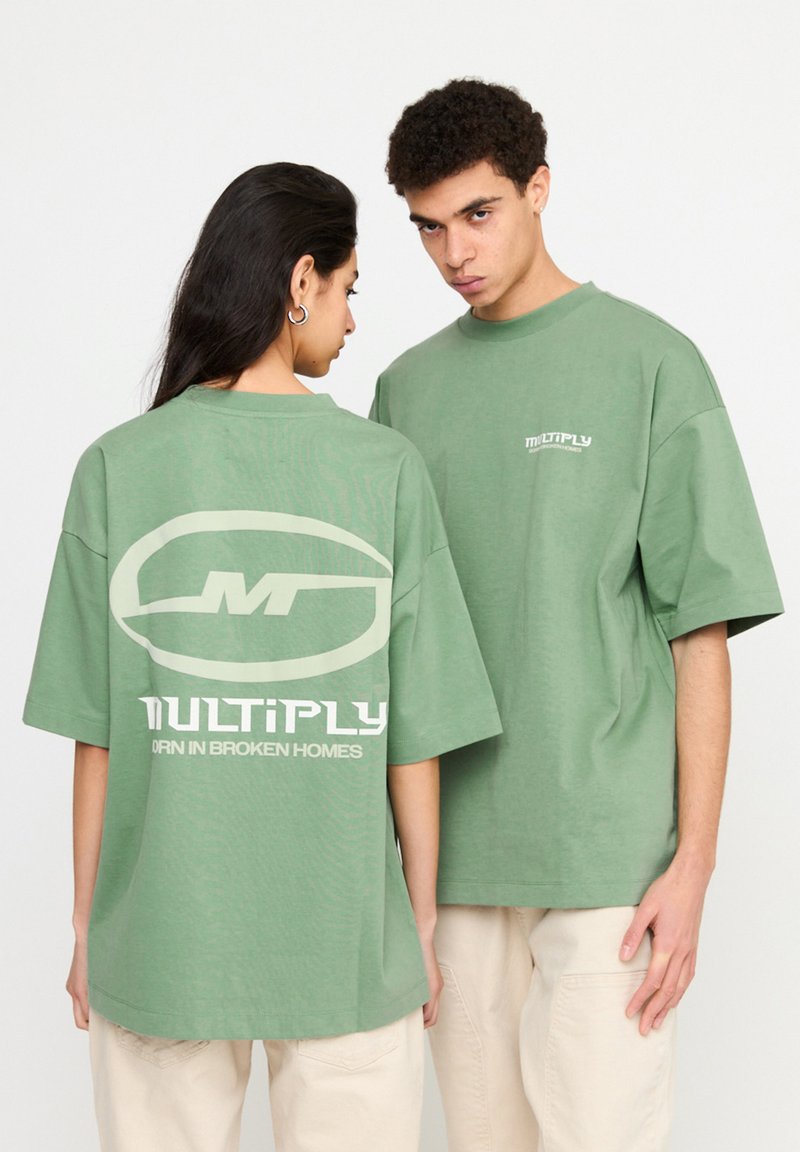 Multiply Apparel BROKEN IDENTITY - Printtipaita - hedge green