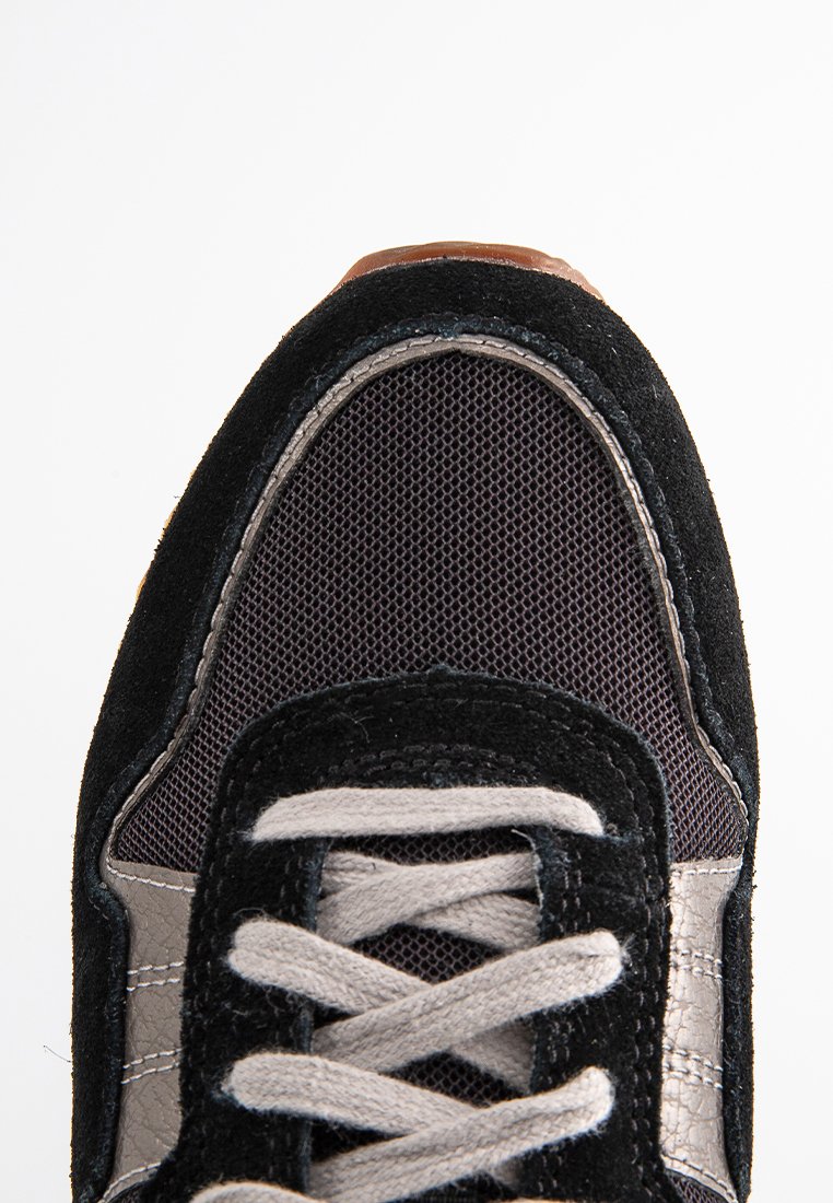 RETRO RUNNER 