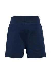 Pantalones cortos de algodón azul marino con una cinturilla elástica suave y un solo bolsillo trasero; detalle de costura mínima.