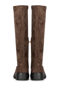 Bottes en daim brun montant au-dessus du genou avec une texture lisse, fermetures éclair latérales et semelles en caoutchouc noir. Présentent des coutures le long des bords.