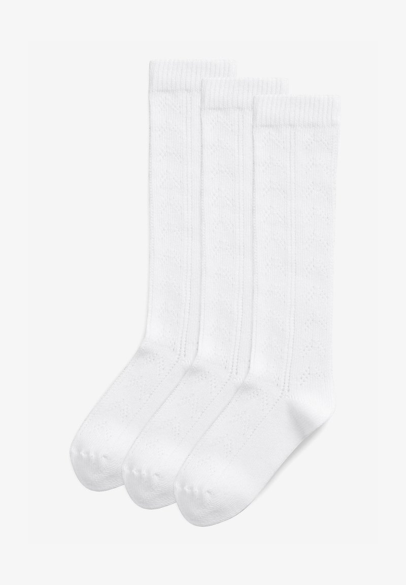 Drei Paare weißer knielanger Socken mit strukturierten Rautenmuster und gerippten Bündchen. Hergestellt aus weichem, dehnbarem Stoff für hohen Tragekomfort.