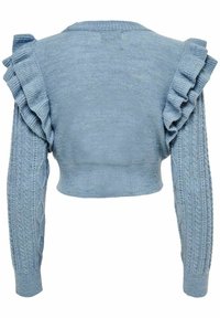 Jasnoniebieski, dziany, krótki sweter z długimi rękawami w warkocze i falbaniastymi detalami przy ramionach, przedstawiony od tyłu.