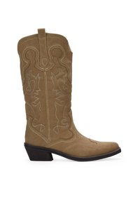 Bota de cowboy de ante marrón con costuras decorativas, punta afilada, tirador y un tacón bajo apilado.