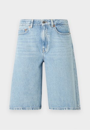 Lyseblådenimshorts med en afslappet pasform, der har et klassisk design med fem lommer, knaplukning og lige ben med frynset kant.