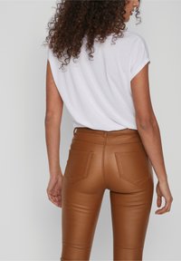 VILA COMMIT COATED RWSK NEW - Džegingi - toffee