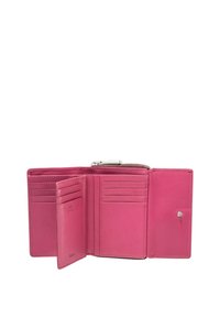 Portafoglio rosa in pelle con più scomparti per carte, un comparto con zip e una chiusura a pulsante. Texture liscia e design minimalista.