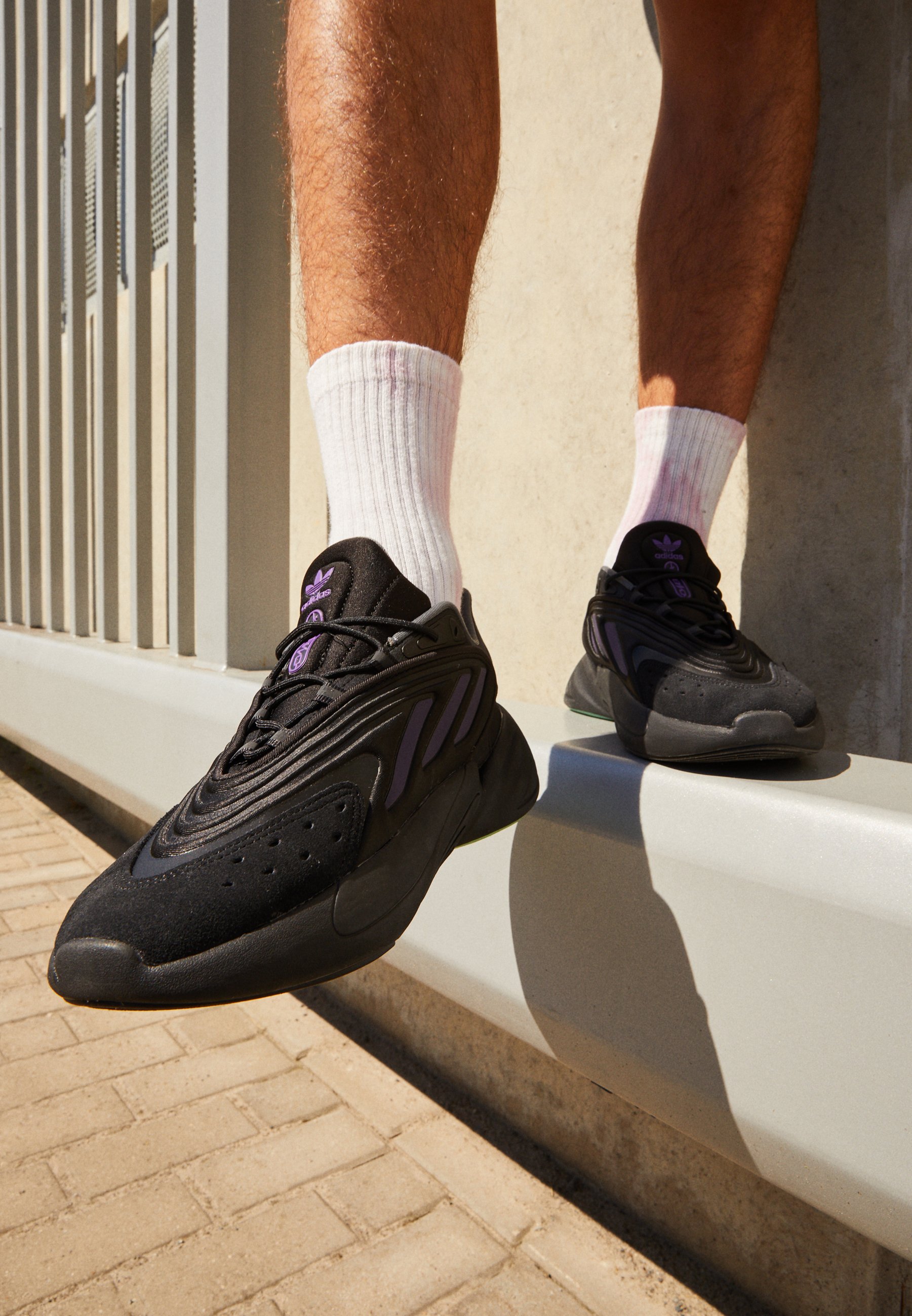 adidas Originals OZELIA UNISEX - Sneakers laag - core black/collegiate  purple/screaming green/zwart - Zalando.be