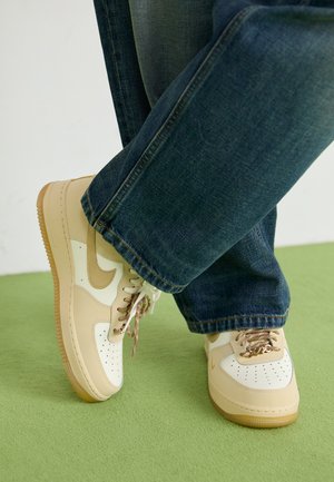 AIR FORCE 1 '07 LX - Trainers - sail/team gold/light khaki/parachute beige/university red/metallic gold