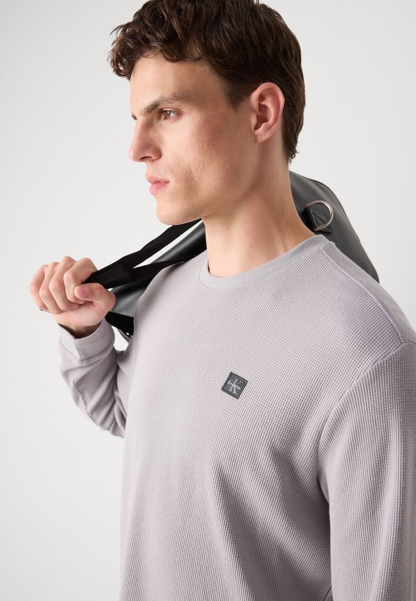 BADGE TEE - Long sleeved top - formal gray2