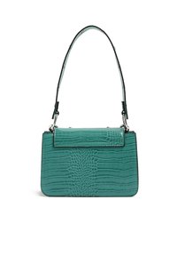 Tyrkysová kabelka s reliéfem krokodýlí kůže má obdélníkový tvar, strukturované tělo a krátký ramenní popruh. Disponuje klopovým uzávěrem a hladkým povrchem.