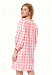 Liquorish GINGHAM PUFF SLEEVE - Day dress - pink