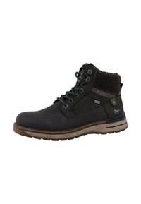 Dunkelbraune Lederstiefeletten mit grauem Stoffkragen, metallischen Ösen und Gummisohle. Mit Logo-Akzent an der Seite und strukturierten Materialien.