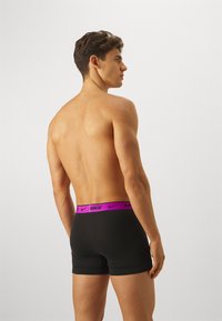 Nike Underwear TRUNK 2 PACK - Boxer alsónadrág - black/hyper royal/fuchsia dream