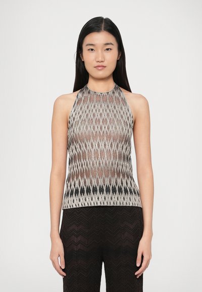 Halter neck top with a geometric pattern in shades of gray and black. Made from a lightweight, textured knit fabric.