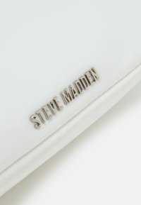 Steve Madden BVITAL SET - Mala a tiracolo - white