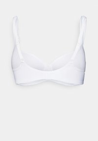 Witte bh met zachte cups, verstelbare bandjes en naadloos ontwerp. Bevat kantdetails langs de randen en een haak-en-oogsluiting op de rug.