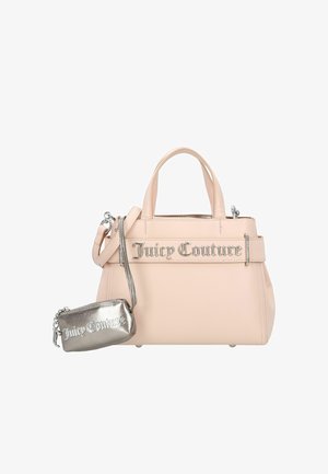 Sac à main en similicuir rose vegan avec logo argenté "Juicy Couture", double poignée, bandoulière amovible et petite pochette argentée.