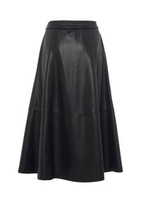 Jupe en cuir noir avec un design évasé, présentant une taille tressée et des détails de couture. Texture lisse et coupe arrivant aux genoux.