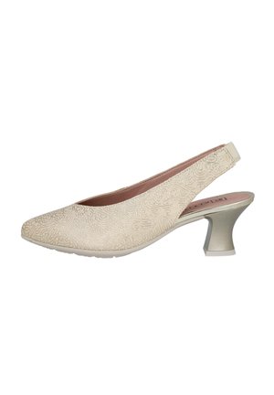 Zapato pump beige con tiras traseras, patrón texturizado en espiral, punta puntiaguda, tacón bajo y curvado en bloque, y plantilla acolchada rosa.