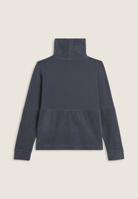 Pullover a collo alto grigio scuro con un pannello testurizzato all'orlo inferiore e tessuto morbido e liscio su tutta la superficie. Maniche lunghe e vestibilità comoda.
