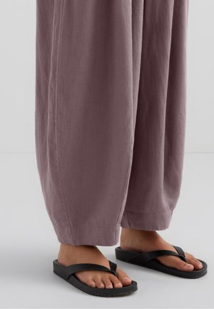 OYSHO STRAPPY FLAT   - T-bar sandals - black