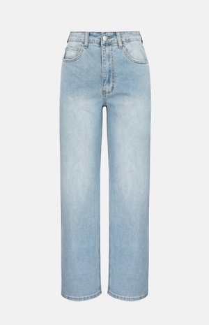 Lyseblå jeans med høj talje og lige ben, foran med knapper, lynlås, bæltestropper og fem-lomme-design på en ensfarvet baggrund.