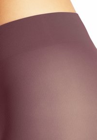 Leggings a coste in un colore mauve attenuato, con una texture liscia e un alto girovita per comfort e supporto.